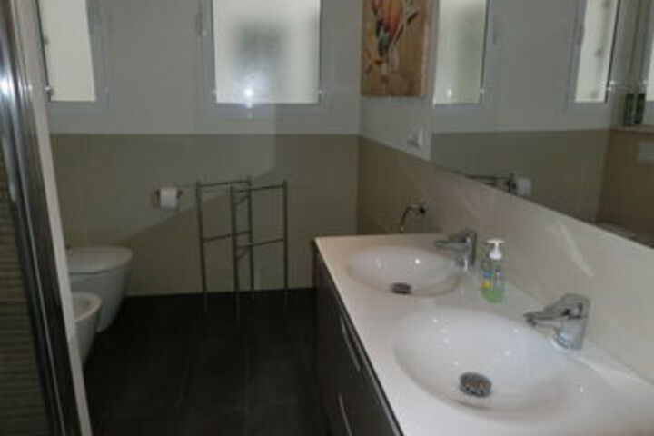 Room 3 of 20