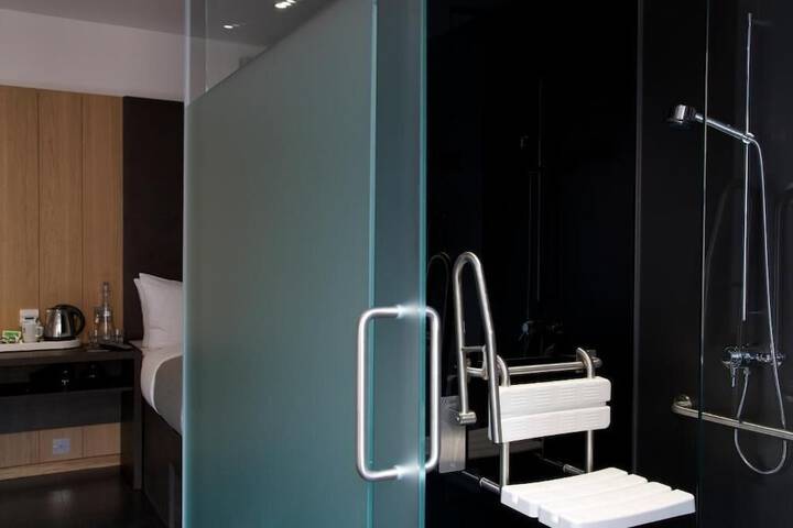 Room 20 of 28