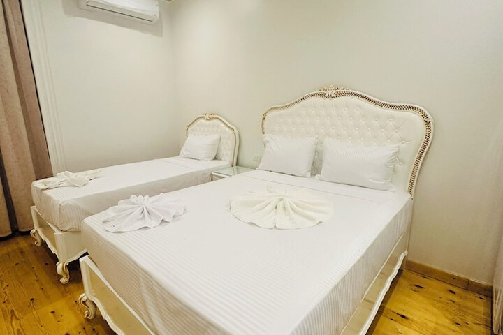 Room 8 of 82
