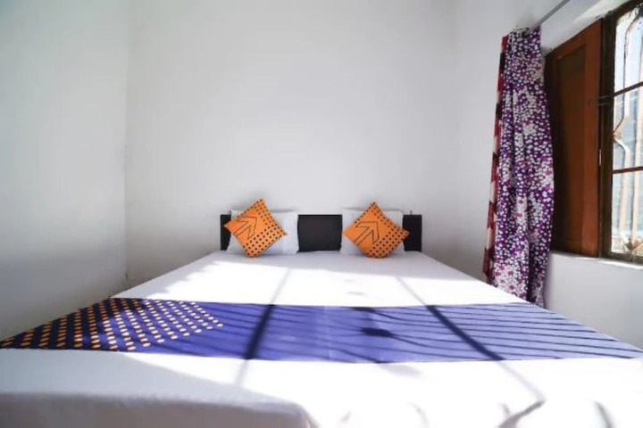 Room 6 of 14