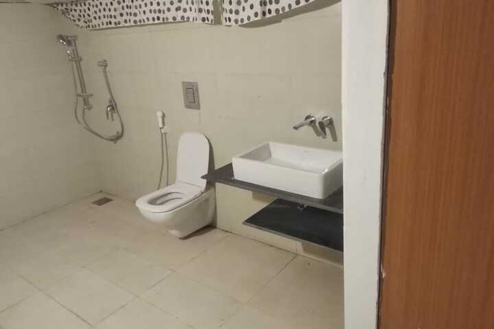 Room 5 of 6