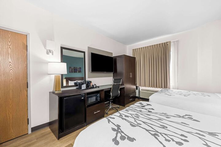 2 Double Beds (7 of 8)