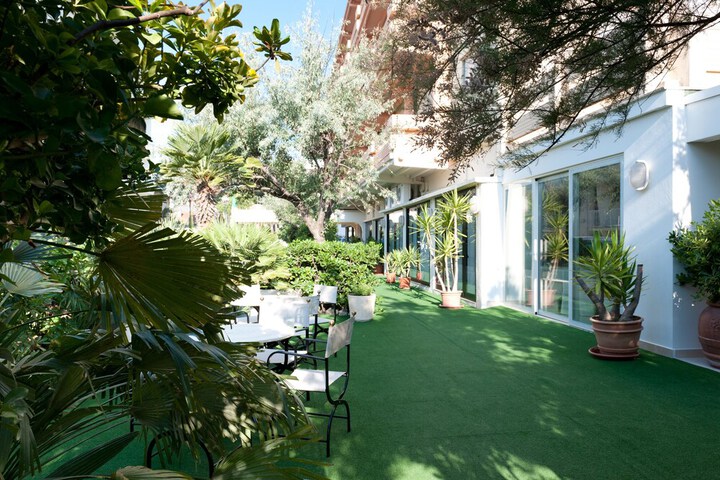 Hotel Exterior 71 of 78