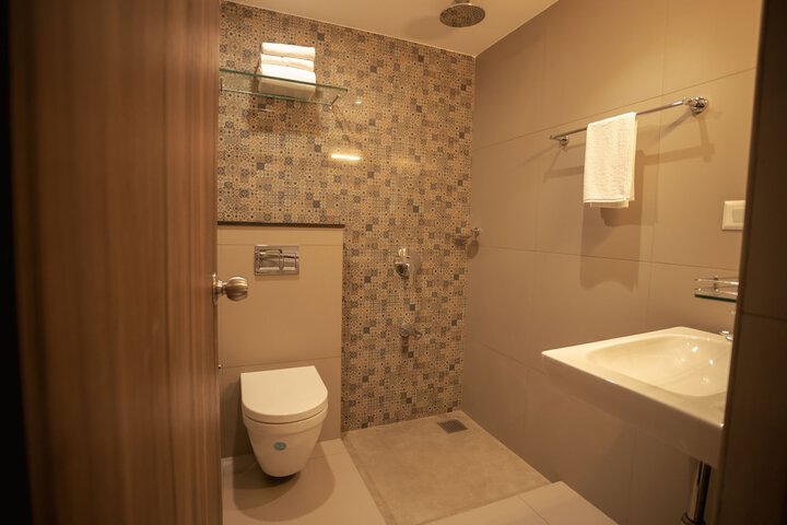 Room 6 of 45
