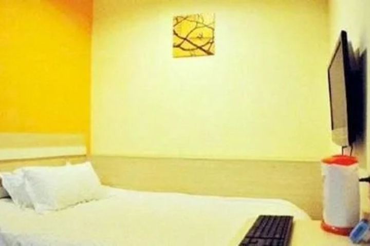 Room 4 of 19