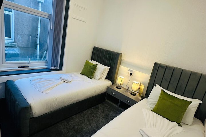 Room 13 of 20