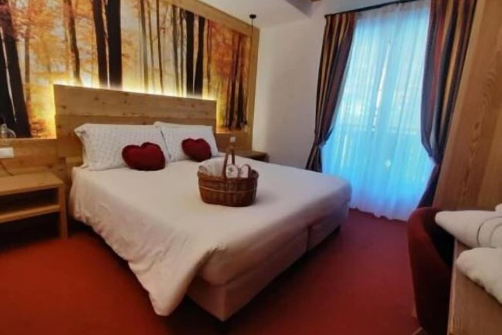 Room 5 of 19
