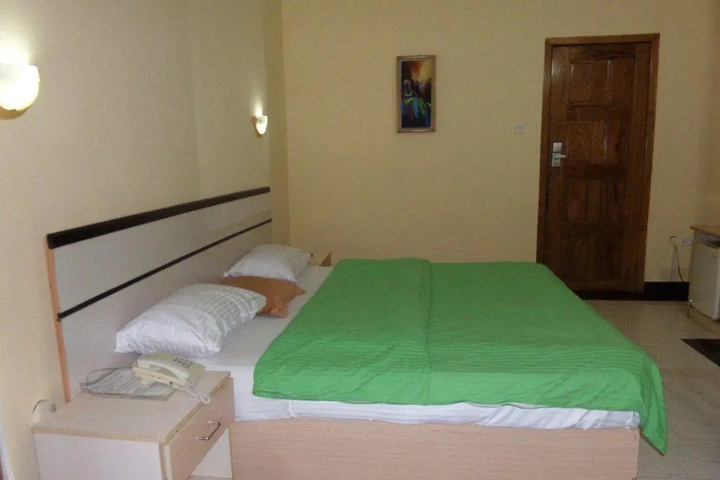 Room 5 of 14