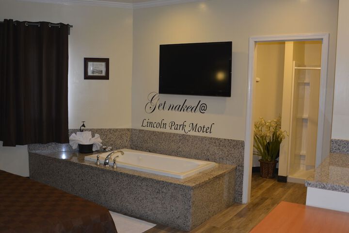 Honeymoon Suite (4 of 5)