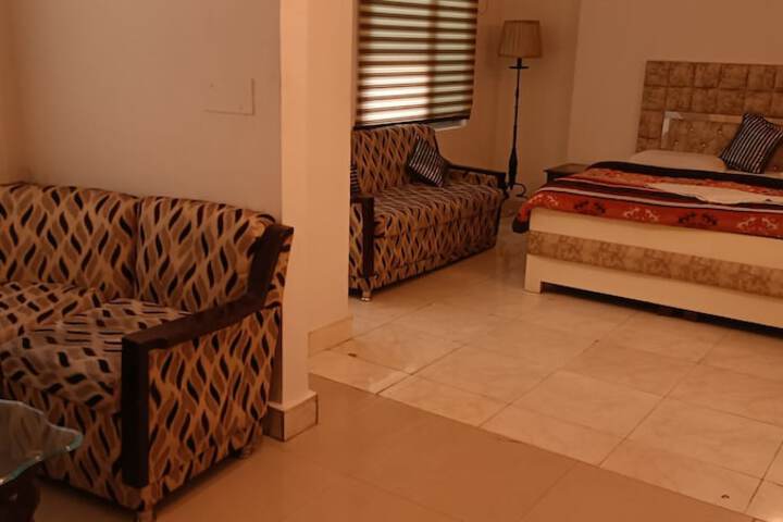 Room 3 of 8
