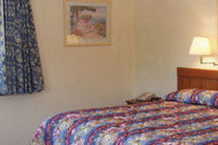 Room 5 of 8