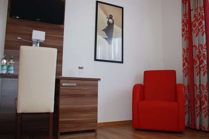 Room 10 of 19