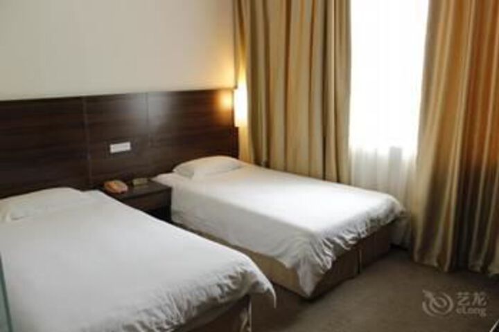 Room 34 of 84