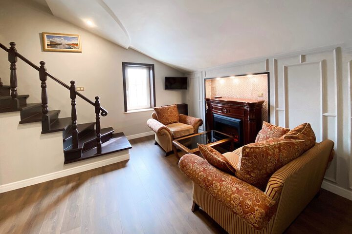 Room 32 of 73