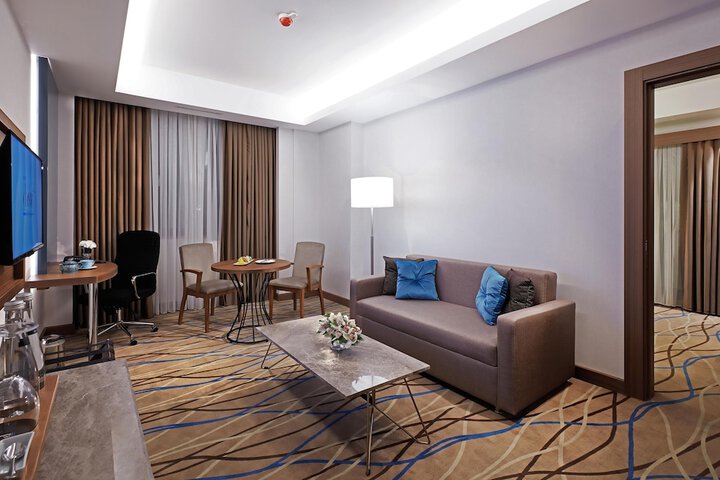 Room 6 of 27