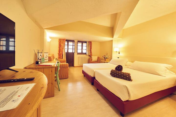 Room 33 of 111