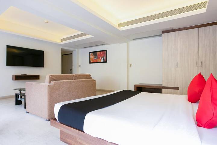 Room 13 of 35