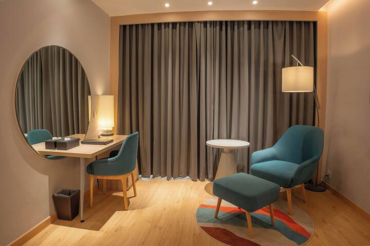 Room 4 of 17