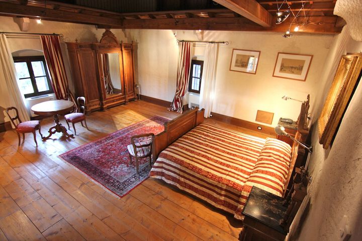 Room 8 of 175