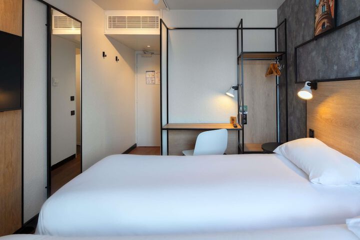 Room 36 of 97