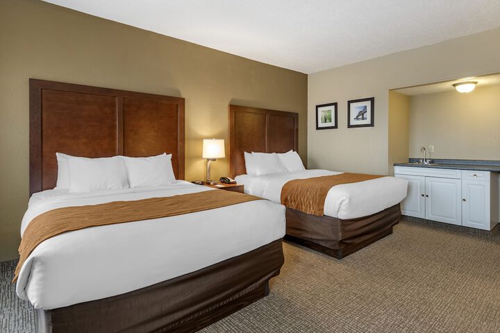 2 Queen Beds (2 of 10)