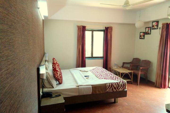 Room 8 of 28