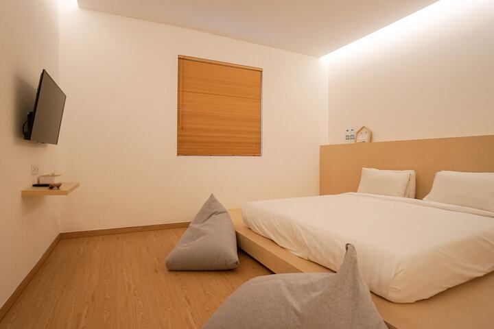 Room 6 of 27
