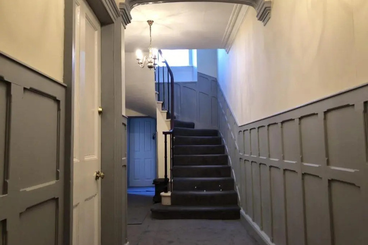 Room 10 of 14