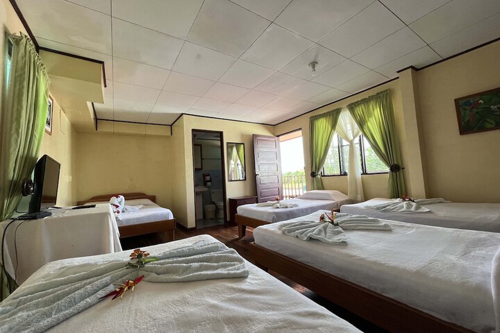Room 8 of 9