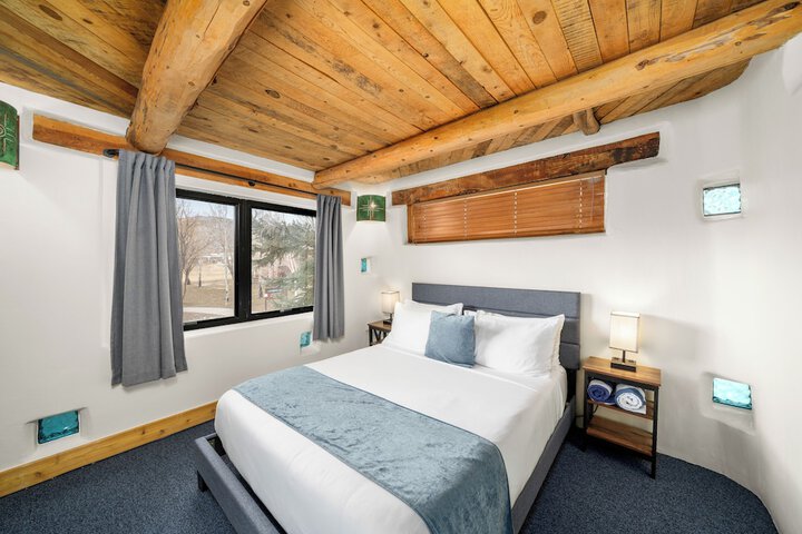 Room 33 of 80