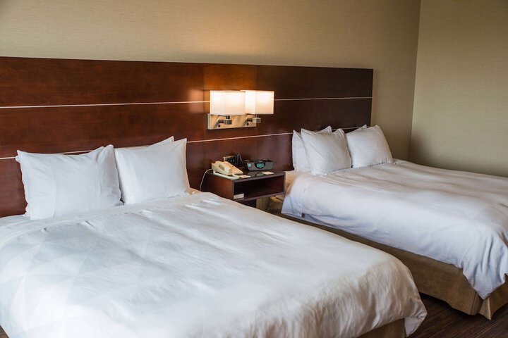2 Queen Beds (3 of 6)