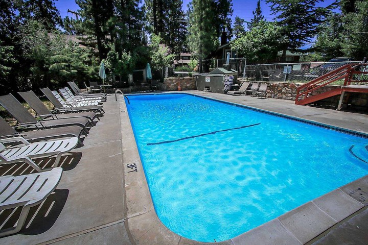 Pool 10 of 25
