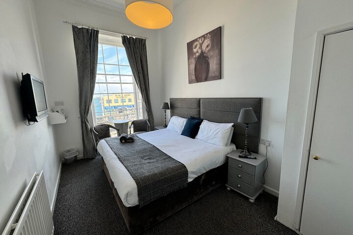 Room 26 of 125