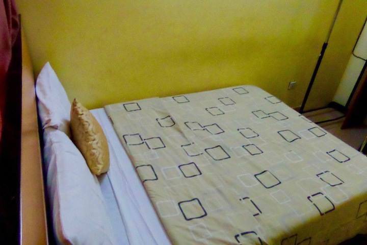 Room 4 of 37