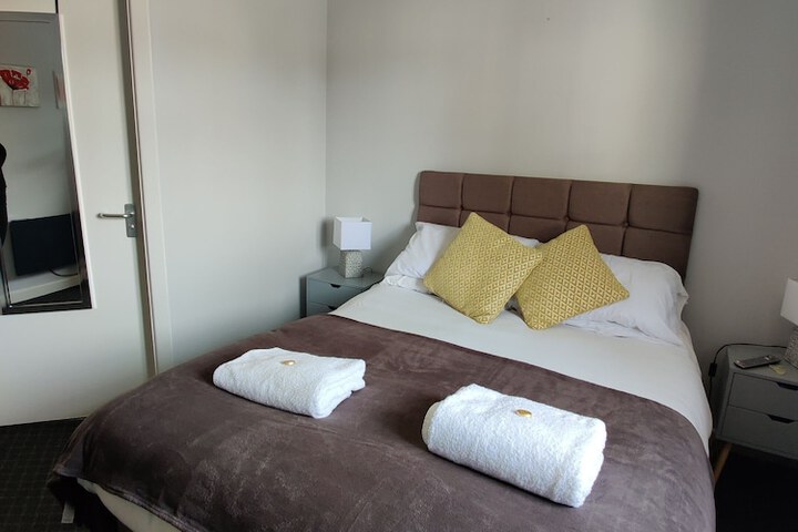 Room 4 of 28