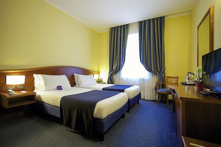 Room 19 of 108