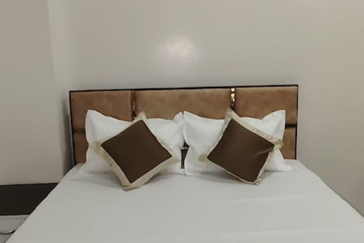 Room 3 of 8