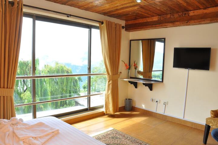 Room 18 of 48