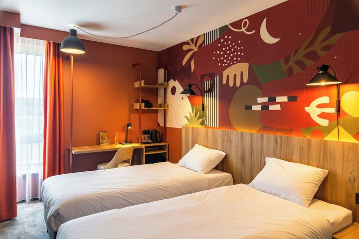 Room 17 of 40