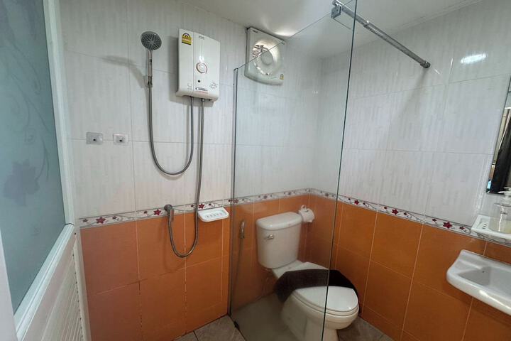Room 33 of 47