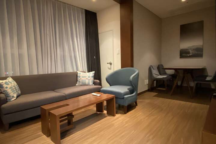 Room 6 of 18