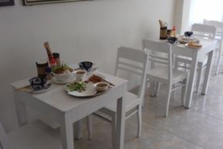 Lounge 17 of 73