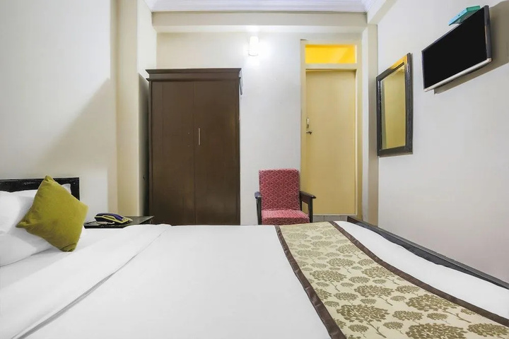 Room 4 of 13