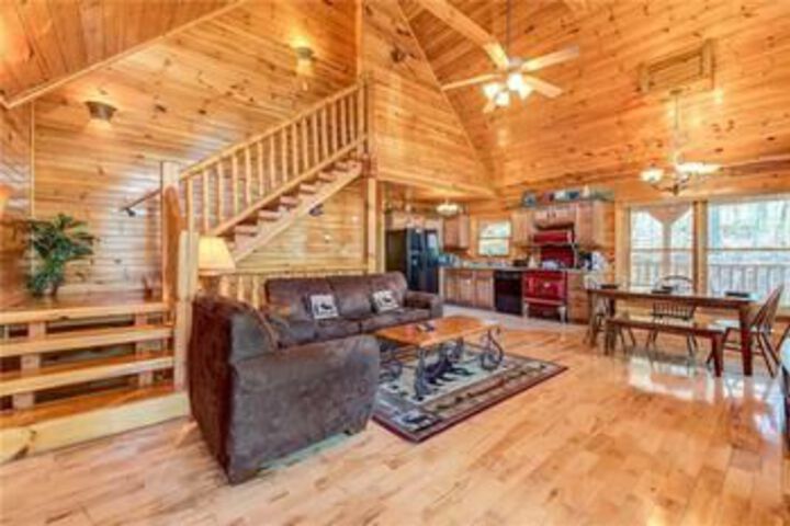 Exterior of Hemlock Manor 3 Bedroom Home with Hot Tub