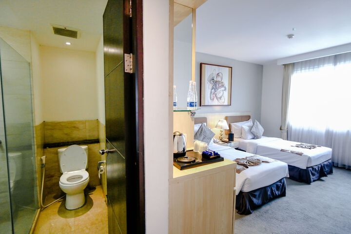 Room 15 of 35