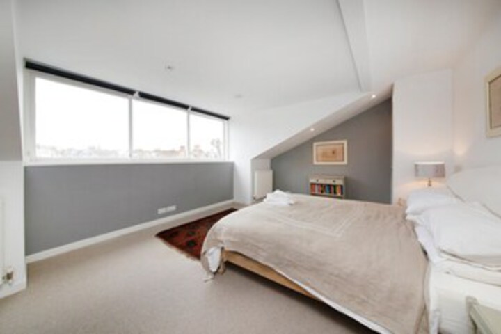 Room 22 of 28