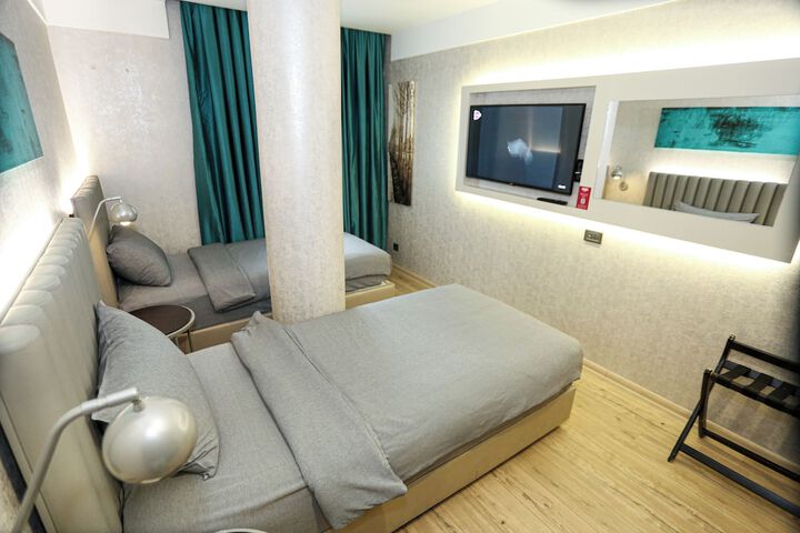 Room 13 of 40