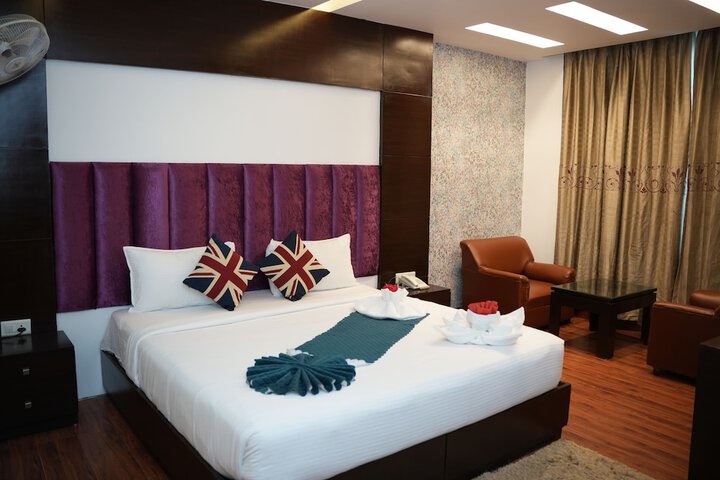 Room 9 of 34