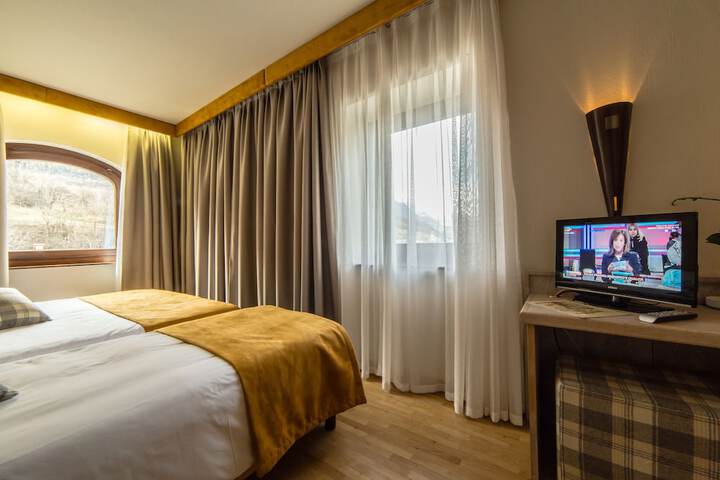 Room 6 of 34