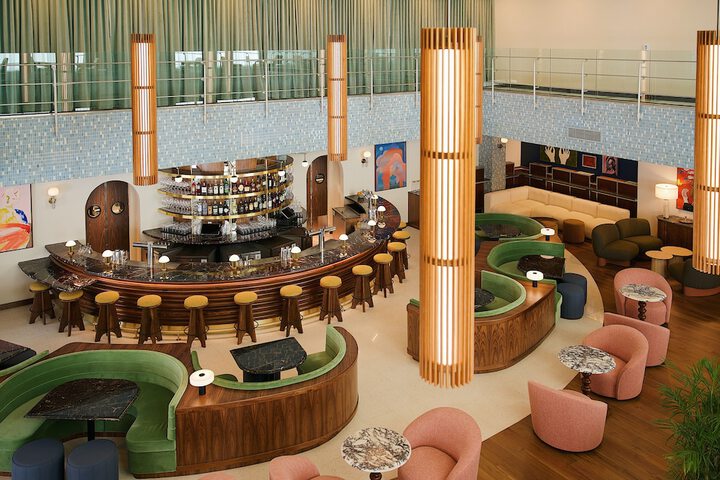 Lounge 63 of 72